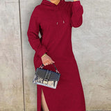 Vestido con capucha y abertura