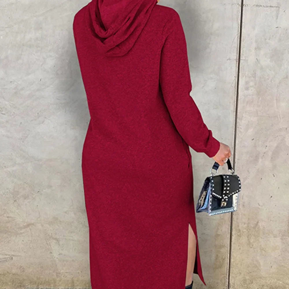 Vestido con capucha y abertura