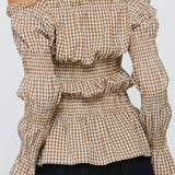 Blusa de cuadros fruncidos con hombros descubiertos y mangas largas acampanadas