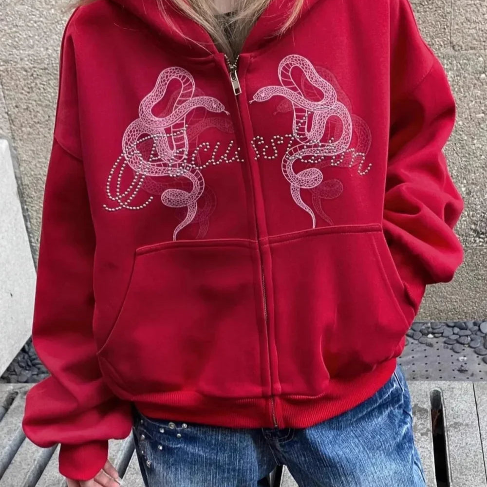 Sudadera corta con capucha y cremallera con estampado de serpiente y pedrería