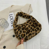 Bolso de hombro con estampado de leopardo de felpa suave