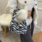 Bolso de hombro con estampado de leopardo de felpa suave