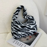 Bolso de hombro con estampado de leopardo de felpa suave