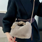 Bolso bandolera sencillo de felpa suave para mujer