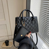 Bolso de hombro de piel sintética con estampado de diamantes.