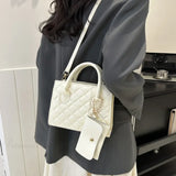 Bolso de hombro de piel sintética con estampado de diamantes.
