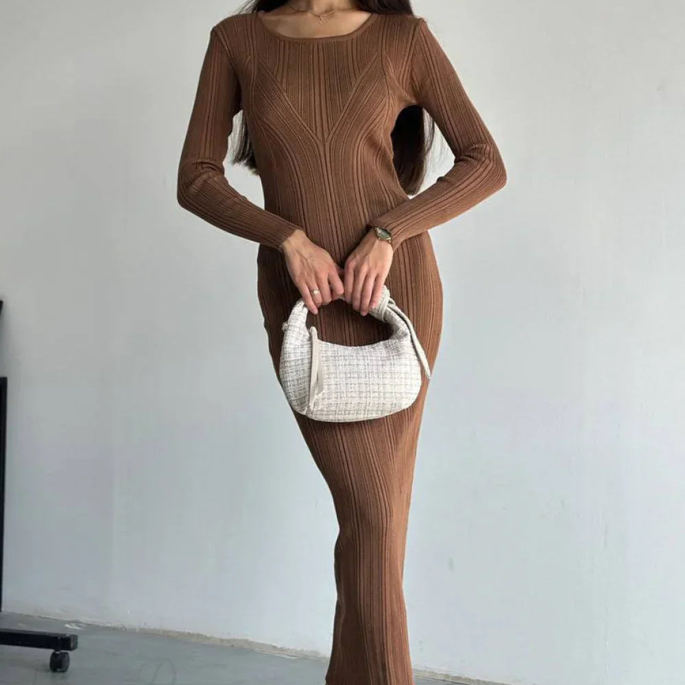 Vestido largo de manga larga y cintura alta en punto liso