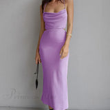 Vestido halter sencillo con lazo en la espalda