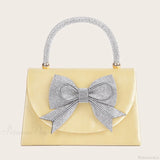 Bolso de hombro cuadrado para bodas o salidas nocturnas.