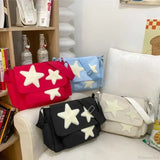 Bolso tote casual con estampado de estrellas estilo años 2000 y correa para el hombro.