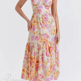 Elegante vestido midi floral con tirantes y bajo asimétrico.