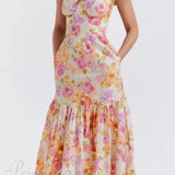 Elegante vestido midi floral con tirantes y bajo asimétrico.