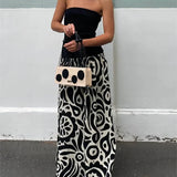 Elegante vestido midi sin tirantes con estampado floral