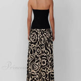 Elegante vestido midi sin tirantes con estampado floral