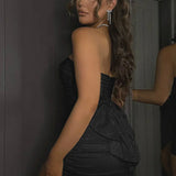 Vestido de noche mini, ajustado, fruncido y sin tirantes