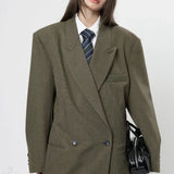 Blazer estructurado con hombros anchos