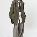 Blazer estructurado con hombros anchos