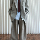 Blazer estructurado con hombros anchos