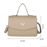 Elegante bolso de mano en piel sintética bordado con mariposas.
