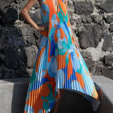 Elegante vestido midi plisado con cuello halter y tirantes abiertos en la espalda, encantador y elegante.