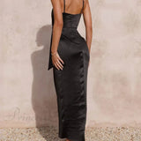 Elegantes, únicos y encantadores vestidos midi de estilo francés con espalda descubierta y tirantes.