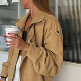 Elegante chaqueta de ante estilo abrigo