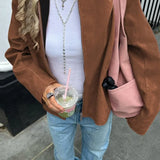 Chaqueta elegante e informal de ante de manga larga.