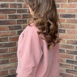 Chaqueta elegante e informal de ante de manga larga.