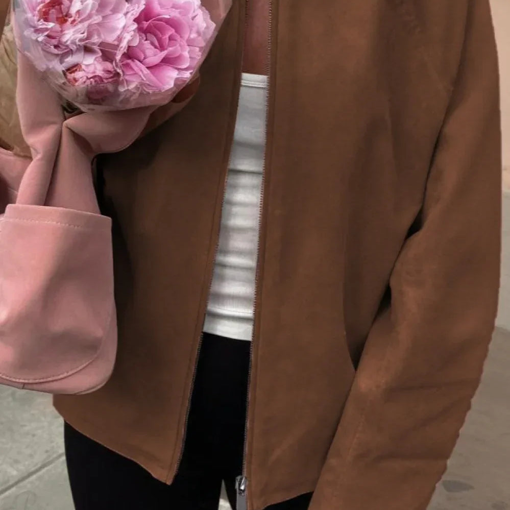 Chaqueta elegante e informal de ante de manga larga.