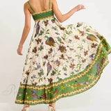Vestido elegante con un estampado único, espalda fruncida y bolsillos, bañado por la luz del sol.