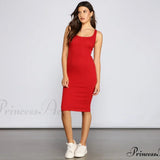 Encantador vestido midi con escote pronunciado y cuello redondo.