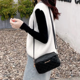 Bolso de hombro para cámara con pompones bordados