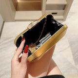 Clutch de noche cuadrado con textura para boda