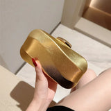 Clutch de noche cuadrado con textura para boda
