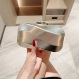 Clutch de noche cuadrado con textura para boda