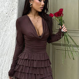 Vestido mini ajustado con volantes y escote en pico fruncido