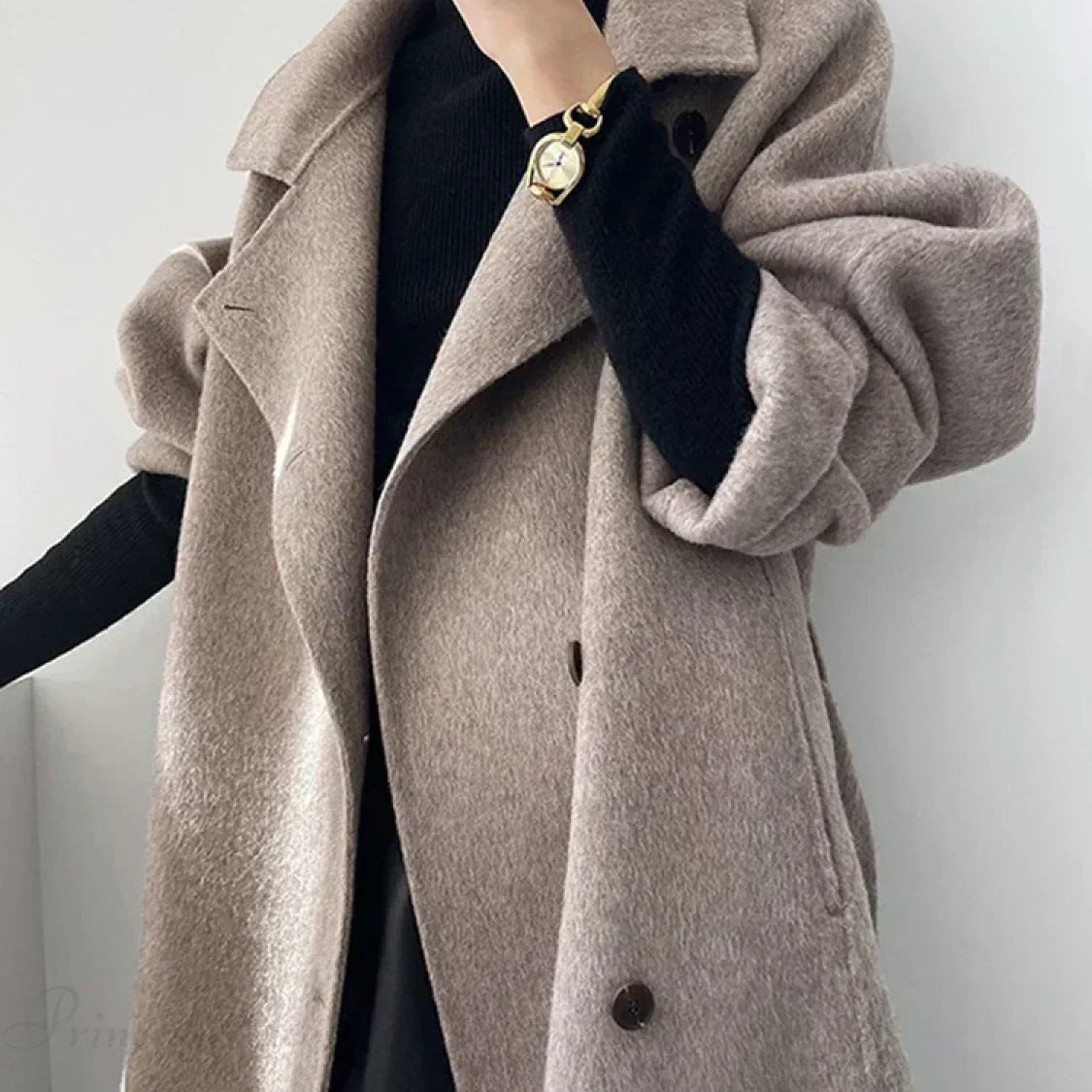 Abrigo de lana con cuello alto y botones de botonadura sencilla