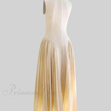 Vestido midi sin mangas único y encantador con paneles plisados.