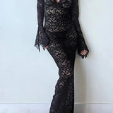 Vestido con escote en V y mangas acampanadas de encaje