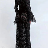 Vestido con escote en V y mangas acampanadas de encaje