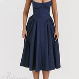 Elegante vestido midi sin tirantes y con escote en V