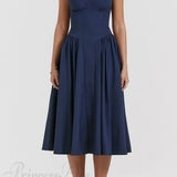 Elegante vestido midi sin tirantes y con escote en V