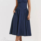 Elegante vestido midi sin tirantes y con escote en V