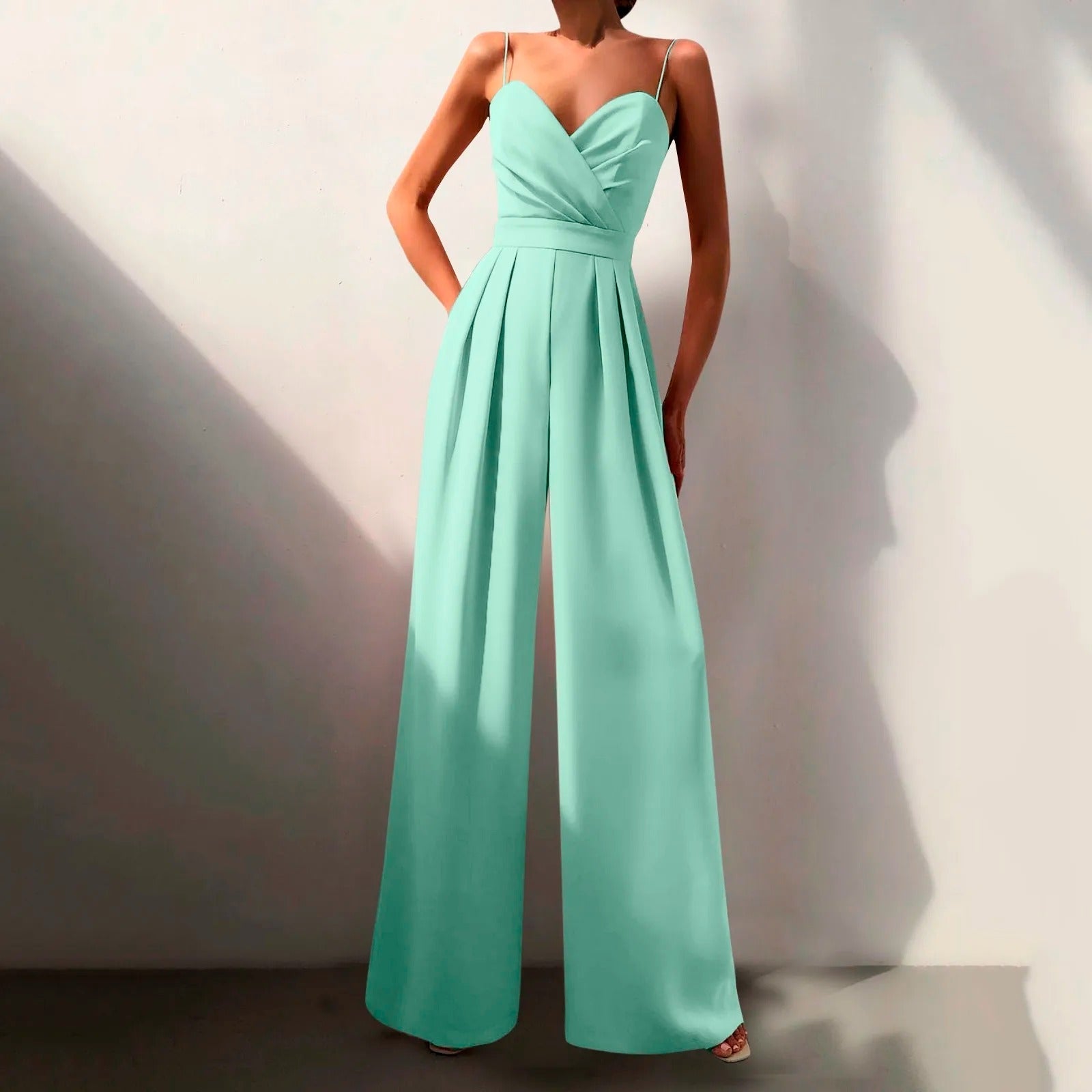 Mono de mujer elegante y con estilo: cómodo y moderno.
