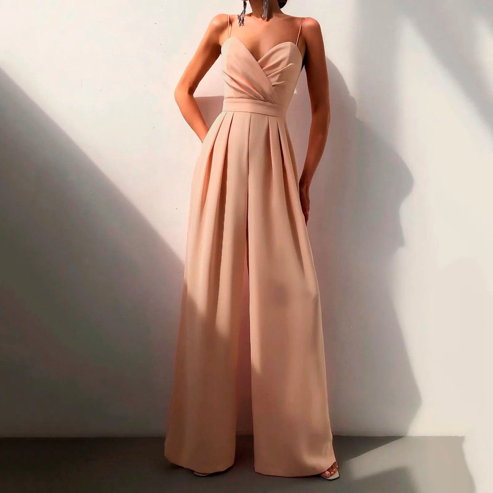 Mono de mujer elegante y con estilo: cómodo y moderno.