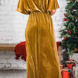 Vestido midi de terciopelo con cuello redondo y abertura alta