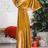 Vestido midi de terciopelo con cuello redondo y abertura alta