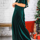 Vestido midi de terciopelo con cuello redondo y abertura alta