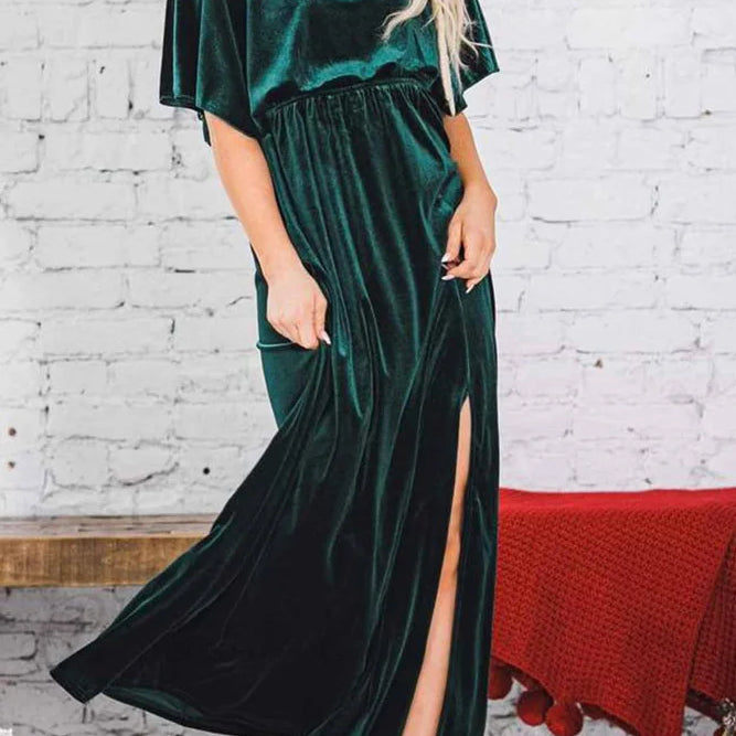 Vestido midi de terciopelo con cuello redondo y abertura alta