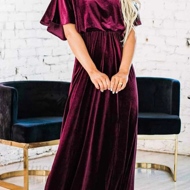 Vestido midi de terciopelo con cuello redondo y abertura alta
